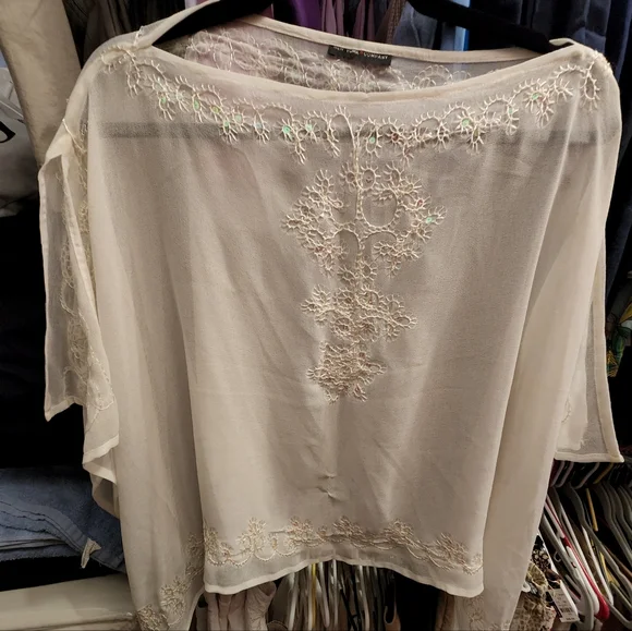 New York and Company white sheer poncho, one size. - Picture 1 of 1